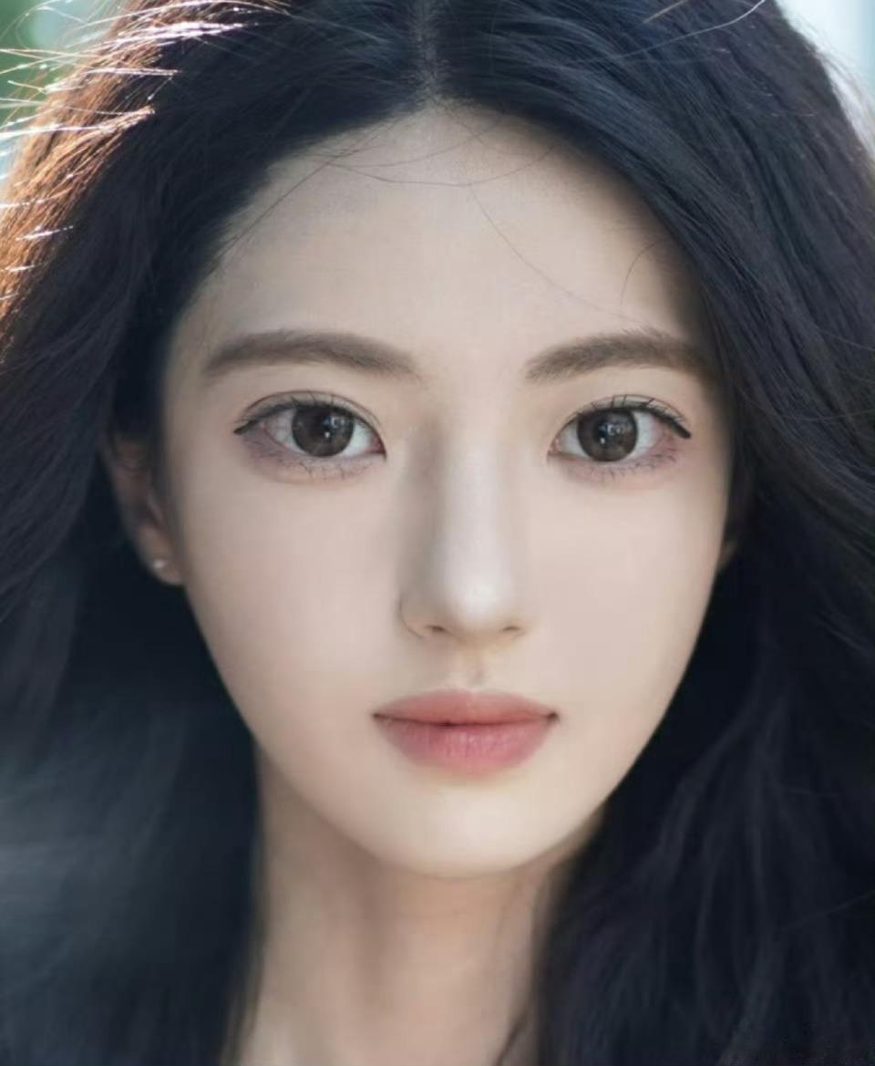 soso女友化妆怎么跟我一个水平，这眼线太真实了[泪奔][泪奔] 曝许凯许荔莎恋