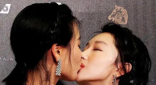 秦海璐不接吻戏那可是出了名的，估计很多男演员都没这“福气”跟她来个亲密接触。不过