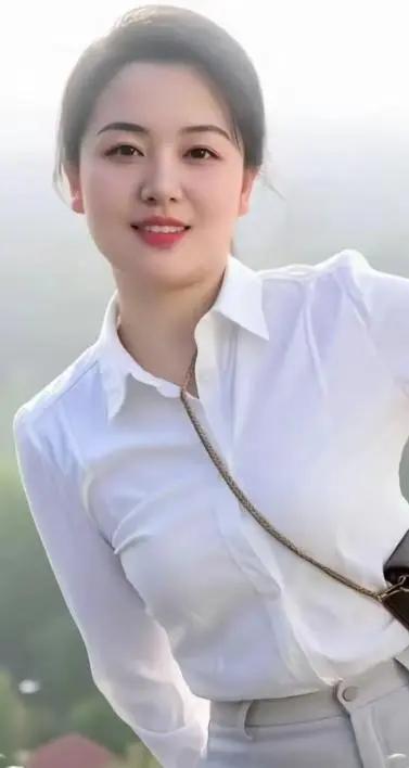 求横批

云想衣裳花想容
春风拂槛露华浓