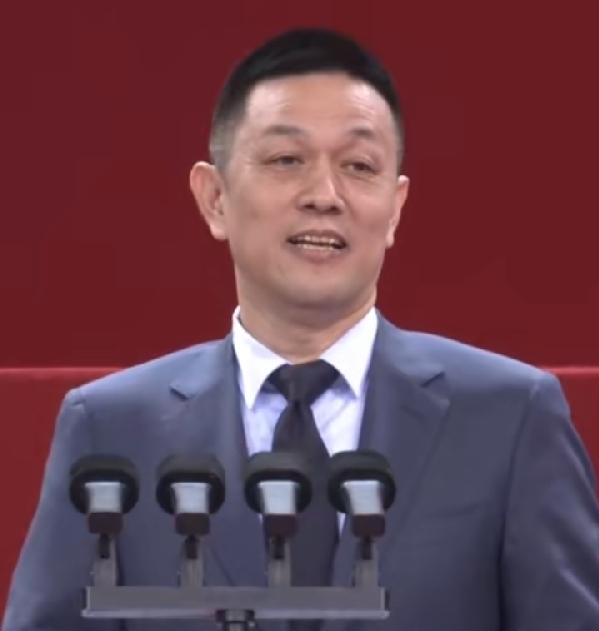 李斌在北大也是社会学，刘强东中国人大社会学。
如今二人汽车、电商科技大佬，专业领