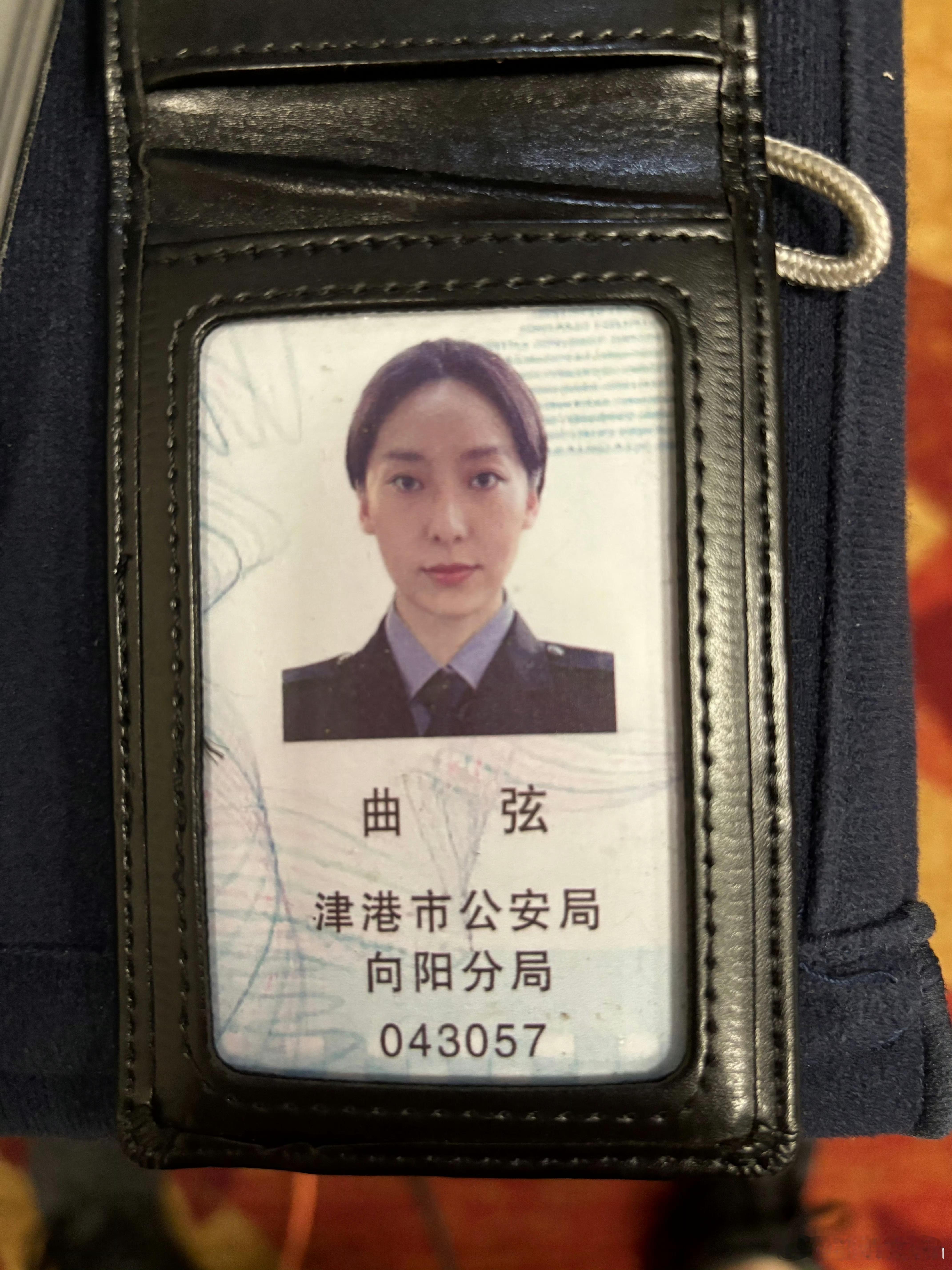 曲弦是白夜破晓里的顶级战斗力  曲弦作为白夜破晓王牌，脾气爆、行动飒，对抗娃娃脸