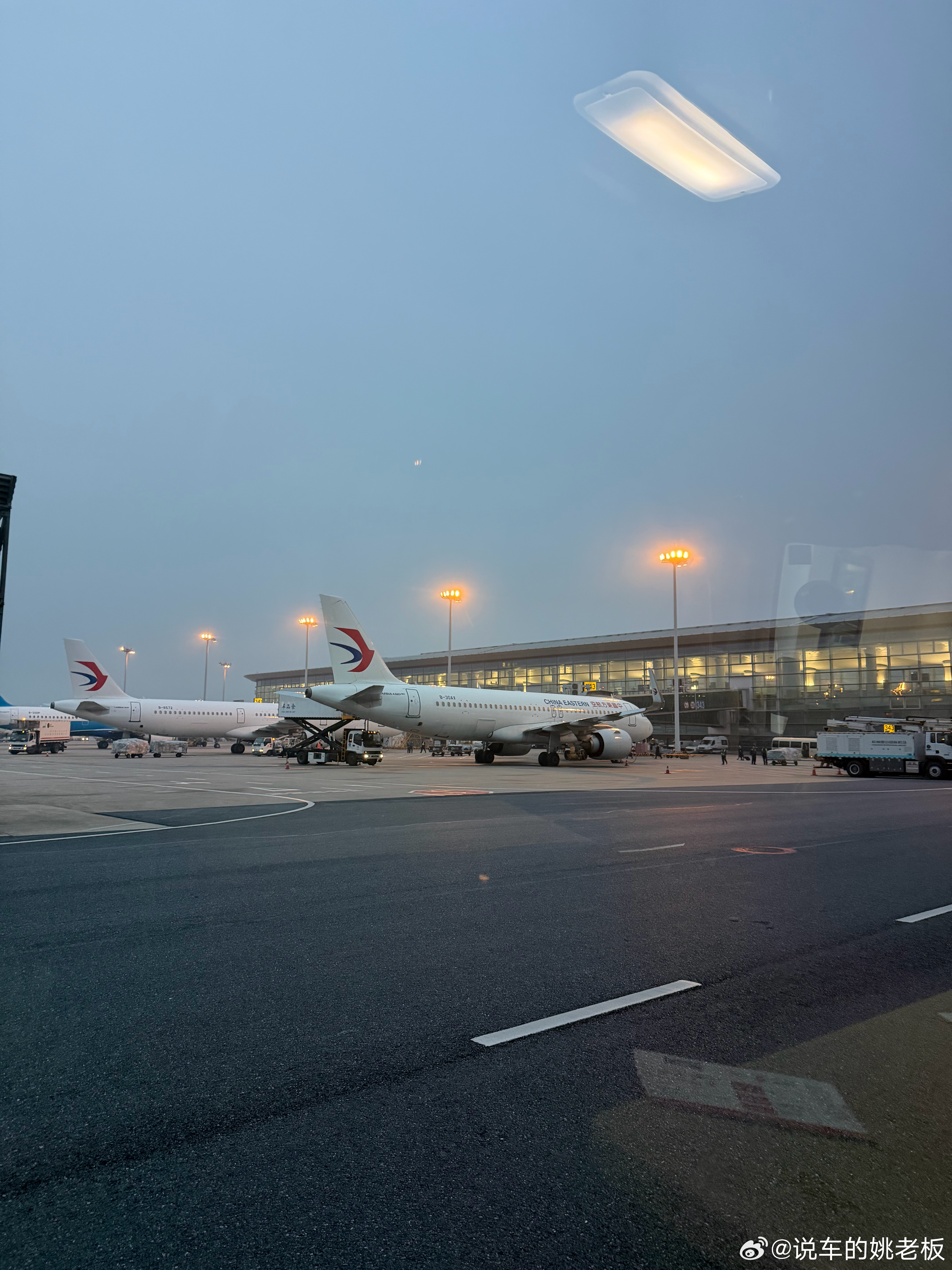 早班机 粗发了 猜猜今儿去哪跟姚老板混一天吃9顿