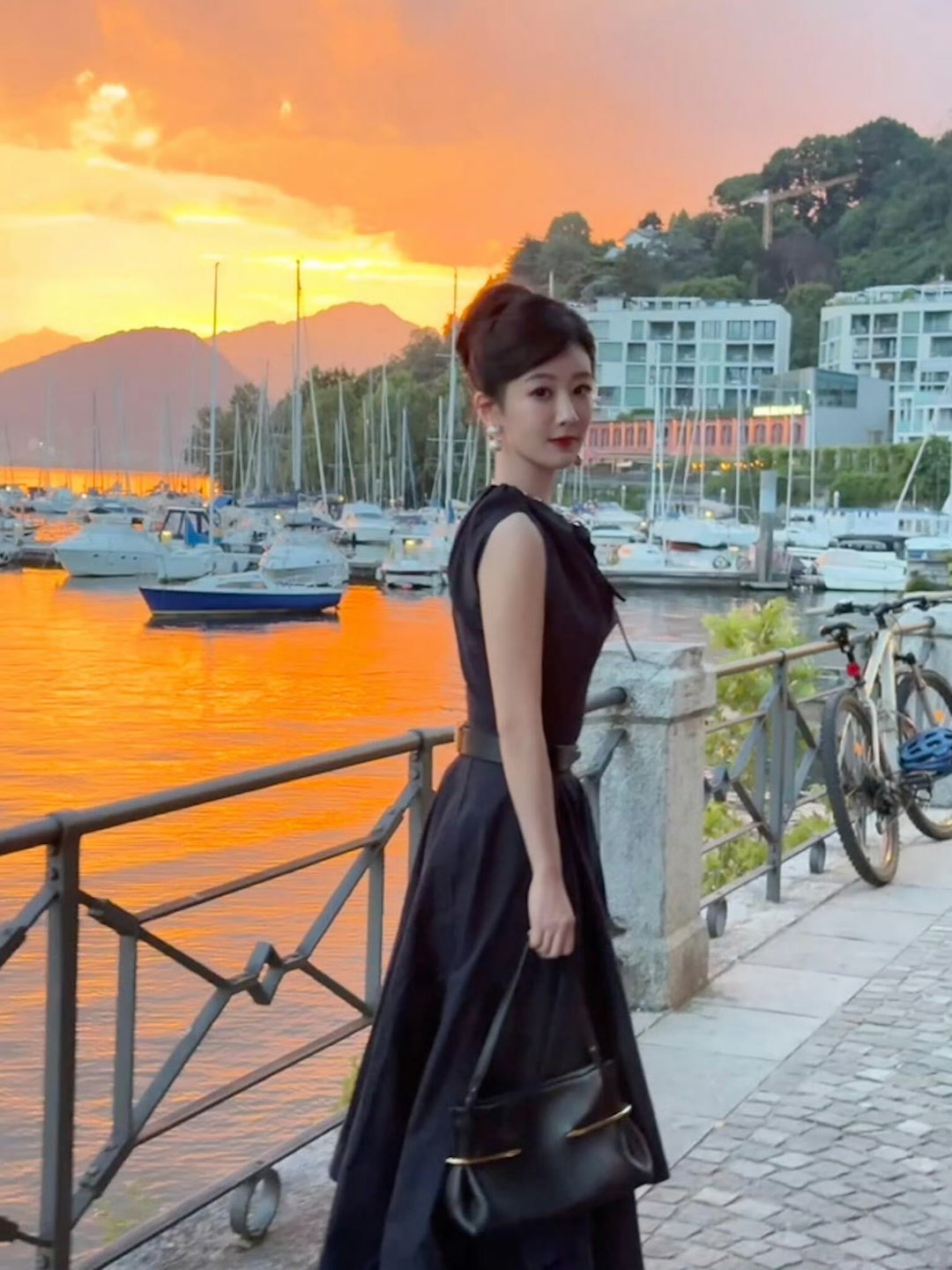 杨紫杨紫主动让c位 杨紫杨紫李祯 她只回头看了我一眼，我就直接沦陷进她的温柔