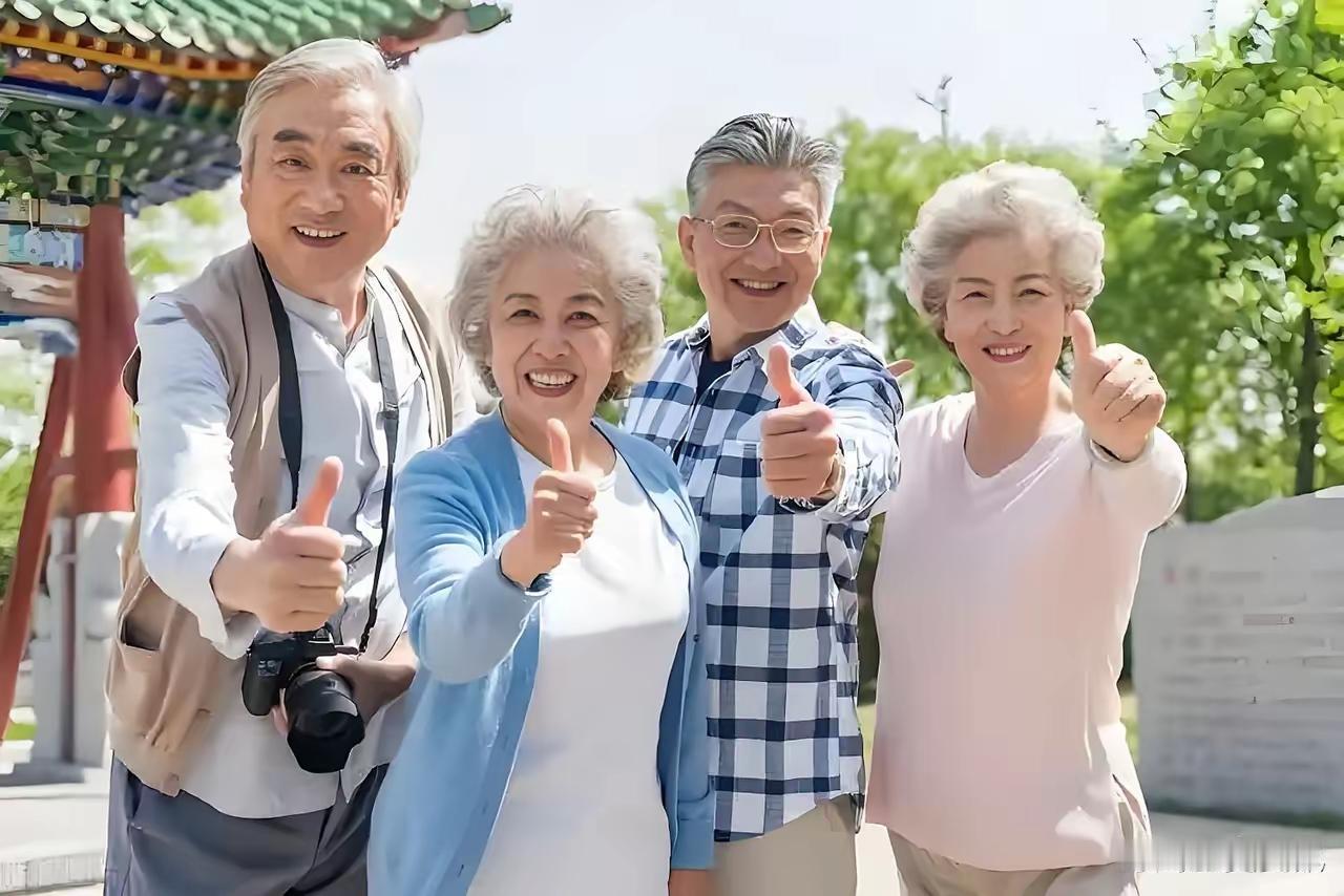 很多人以为银发经济，就只是开养老院，那些冷门赛道才真叫赚钱！
​​上门助浴就是刚