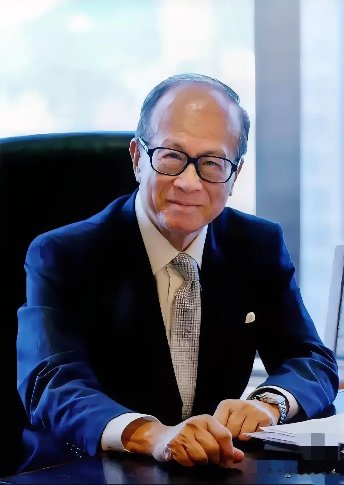 之前李嘉诚就想转卖，包括巴拿马的码头在内的全球43个码头，给美国的贝莱德财团。这