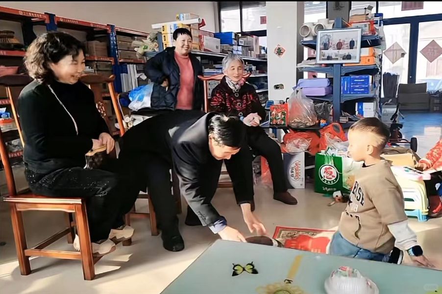 在2月14日，杜新枝在个人社交媒体上更新了动态，文案是“郭家人丁兴旺”，看了整个...