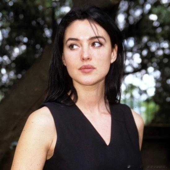 莫妮卡·贝鲁奇 