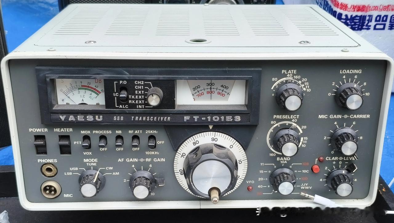 Yaesu FT-101ES，传奇电子管SSB短波收发信机。
温暖的胆管音频，旋