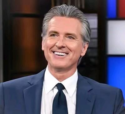 加州州长纽森今天发文说：“美国人实实在在正在为唐纳德·特朗普的腐败付出代价。他利