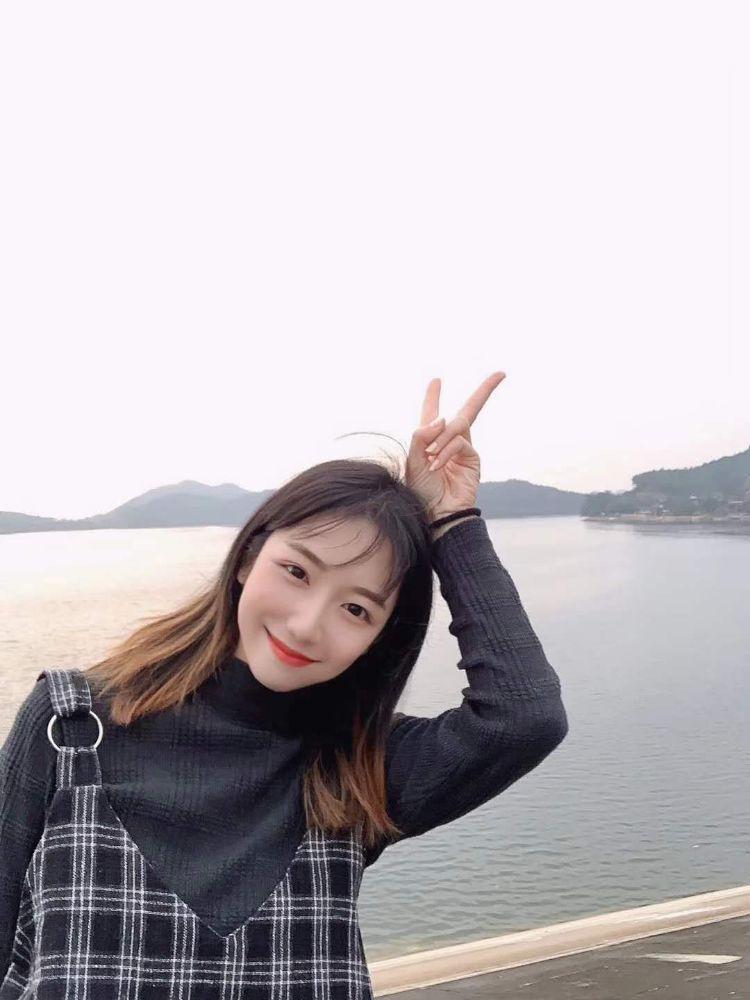 帮助外甥女征婚，985本科毕业，学的是新闻采编，28岁，165高体重112斤。公