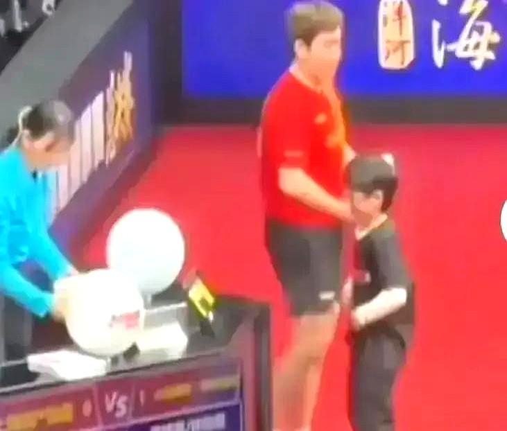 家庭的温暖成为激励运动员的最强动力。成都混团世界杯期间，国乒创造了一个令人动容的