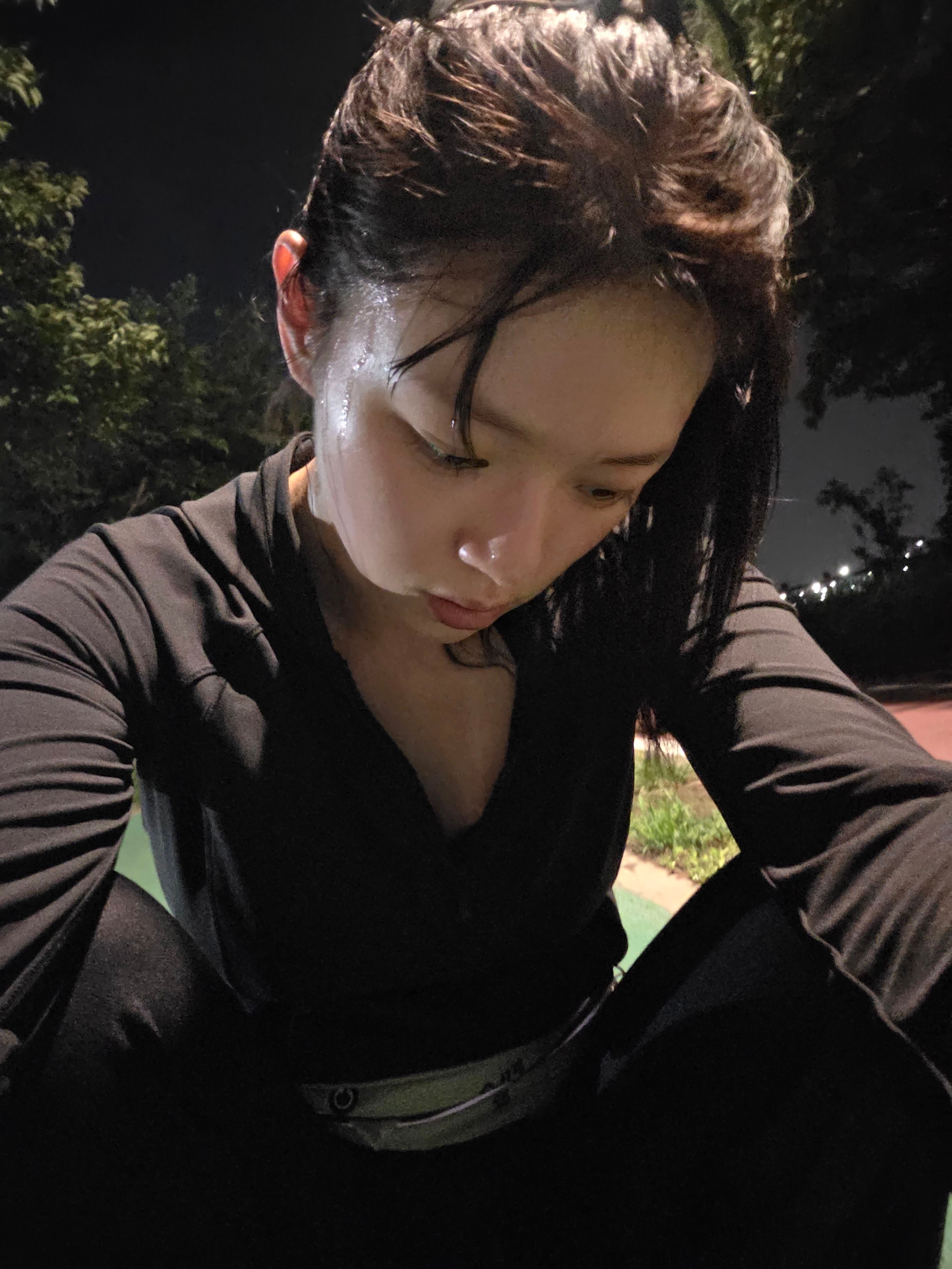 啊啊啊啊啊啊啊啊俞定延你夜跑完就勾引我宝宝宝宝宝给我亲口 