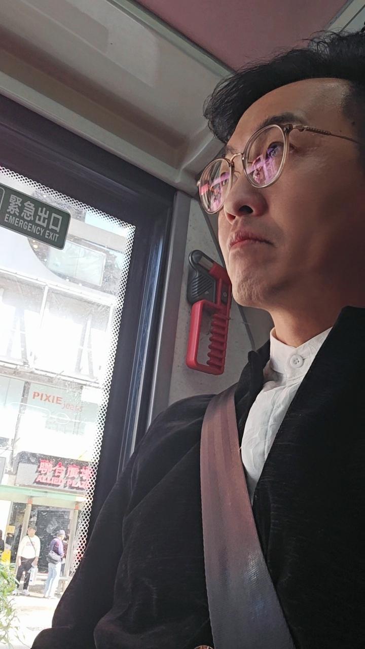 高sir提提大家，香港巴士安全带法例下周生效 违法最高罚5,000元

香港巴士