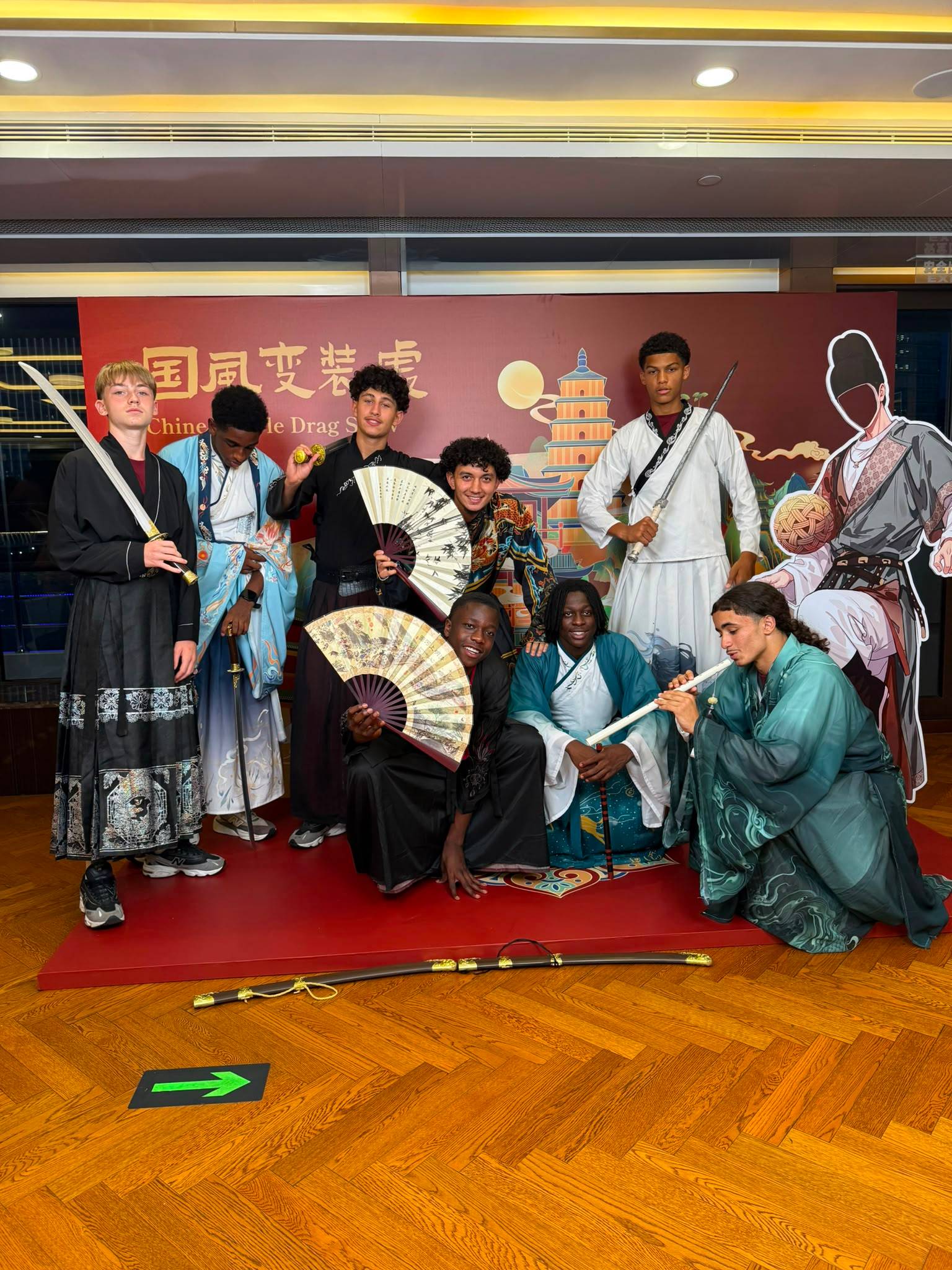 📌 小狮子IP地址更新：上海✅东方明珠，打卡了！🪭国风汉服，入乡随俗了！⏳明