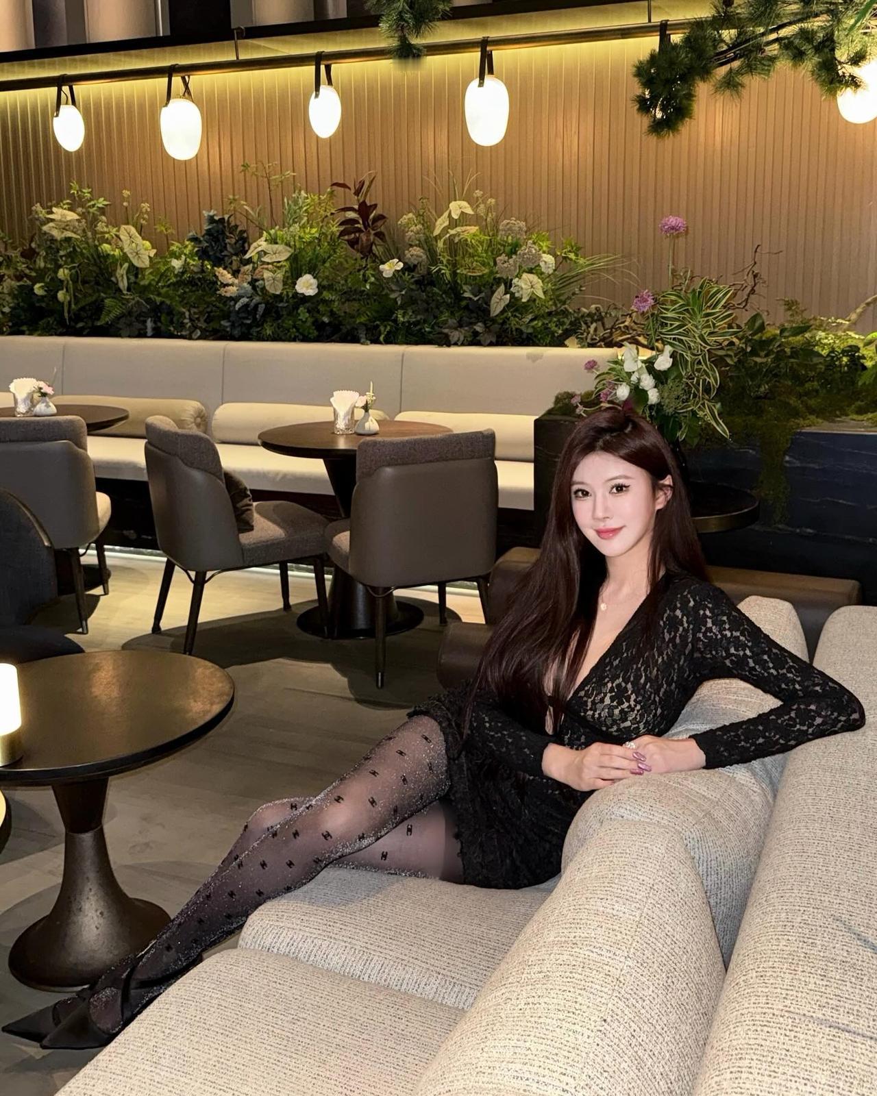 美女 | 黑色系是性感的代名词