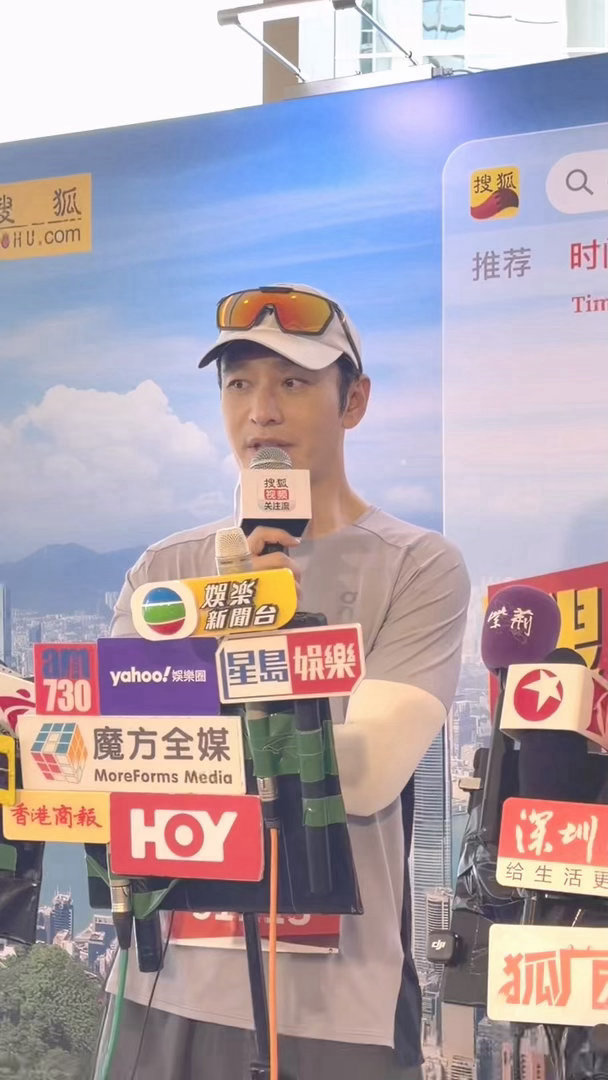 黄晓明想成为家里的第一位博士 黄晓明考博执念太动人，立志做家里第一位博士，今年虽