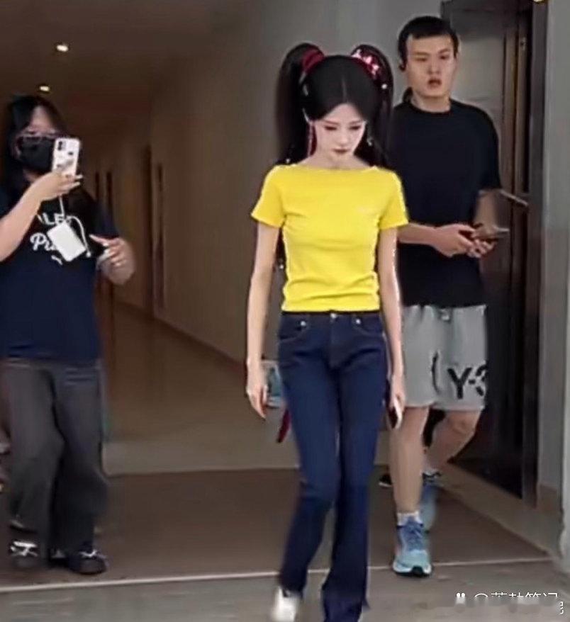 天啊！孙珍妮瘦到让人心疼。 