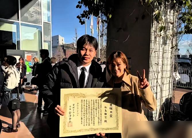 他家15口人打球，输了球就要面壁思过。
3-1领先被王楚钦逆转，17岁的松岛辉