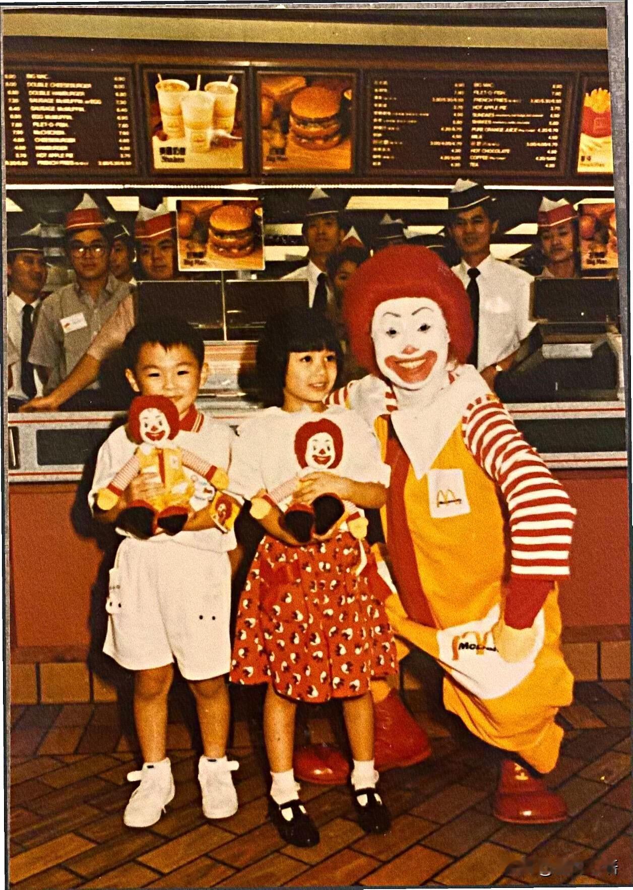 35年前中国第一家麦当劳，
原来这么震撼！
谁能想到，35年前的深圳，
藏着这么