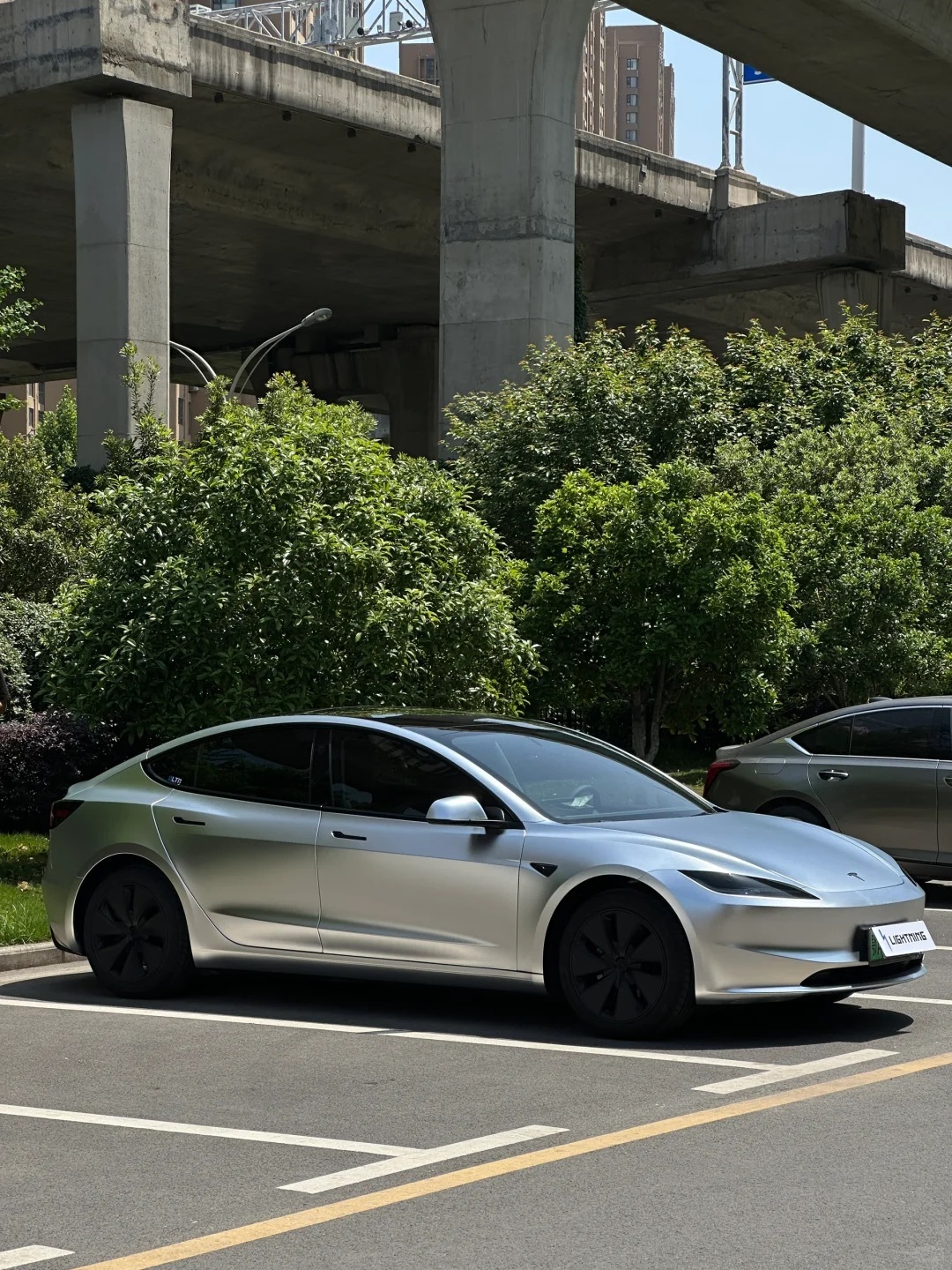 特斯拉焕新model3改色亚历山大银特斯拉汽车画报 ​​​