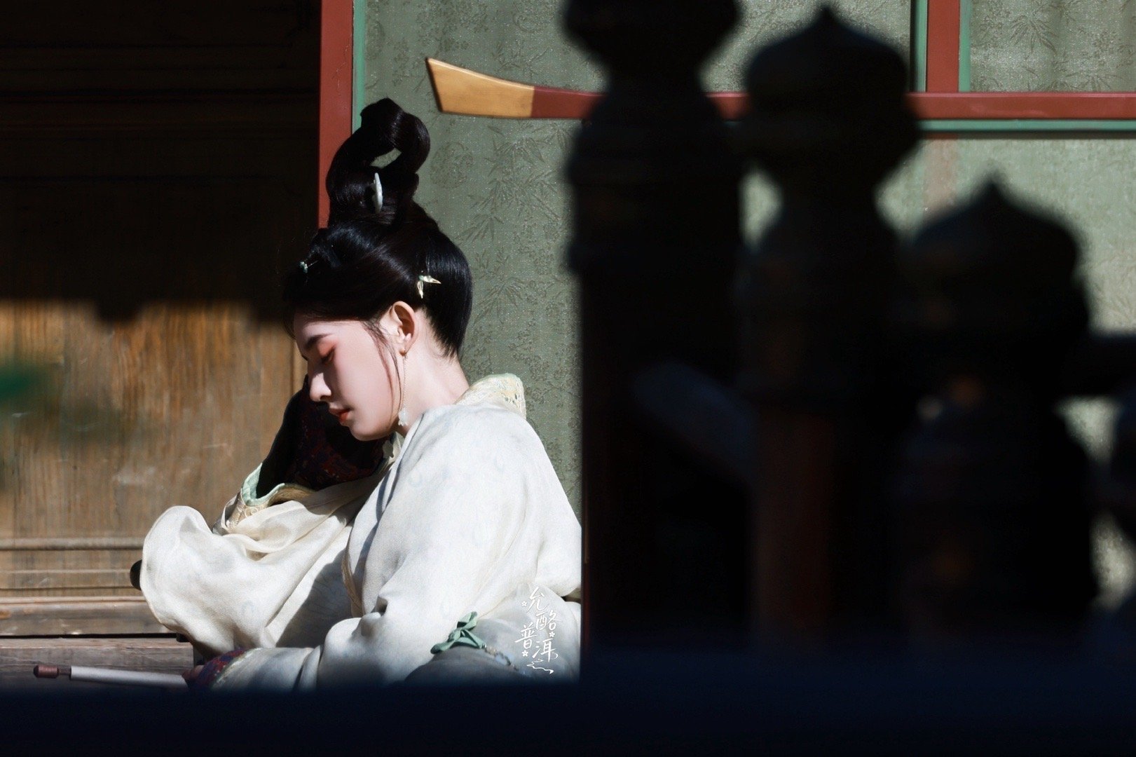 林允替张凌赫挡刀路透就说《归鸾》这路透谁能扛得住 温瑜为爱挡刀的果敢 萧厉下意识