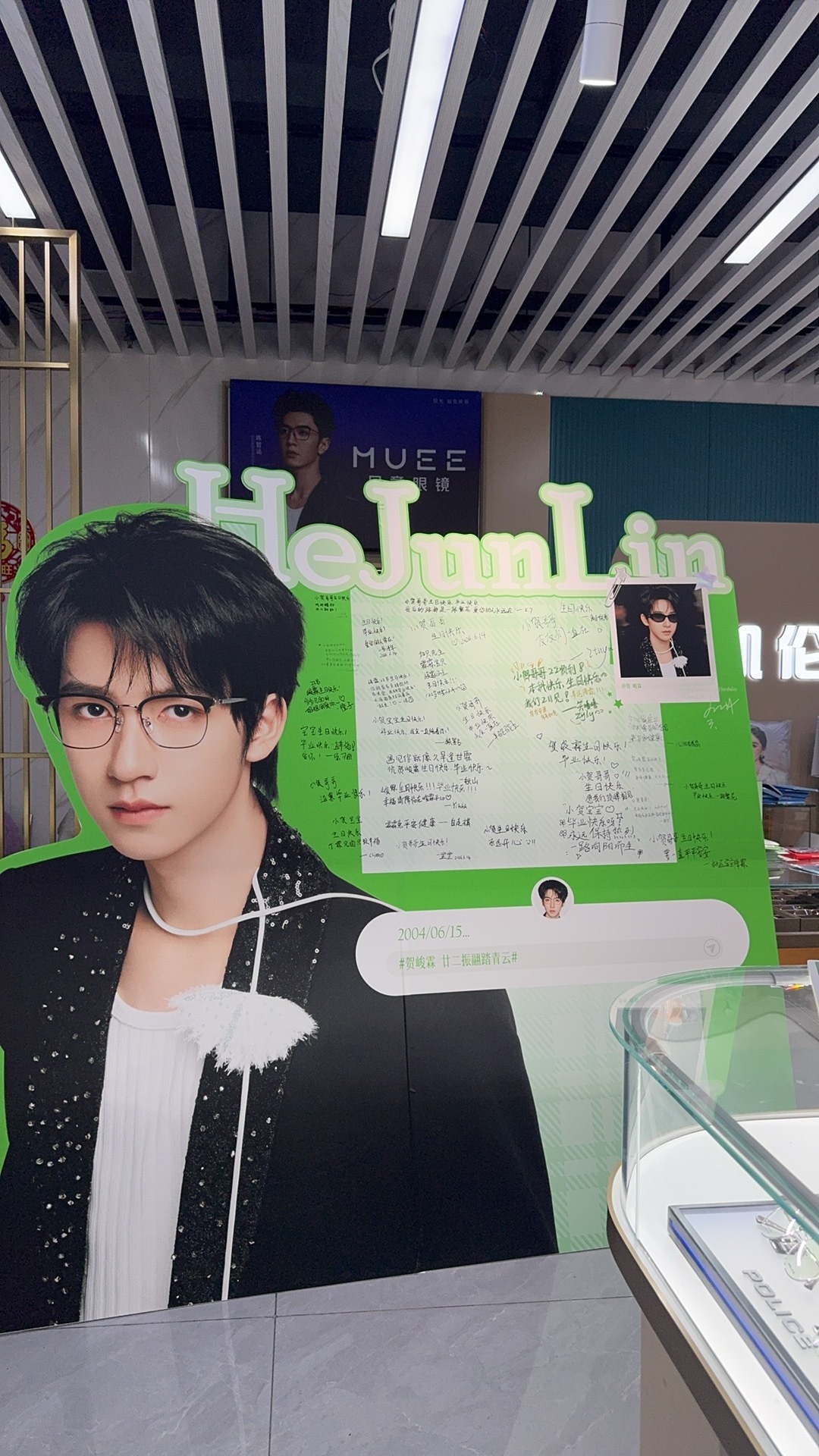 海俪恩品牌代言人贺峻霖 💚贺峻霖0615生日快乐贺峻霖这张脸太权威了，好帅好帅