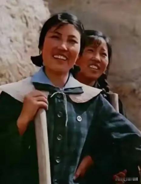 陈永贵亲自做媒，把大寨村最出名的铁姑娘队长郭凤莲，许给了一个腿脚不利索的退伍兵贾