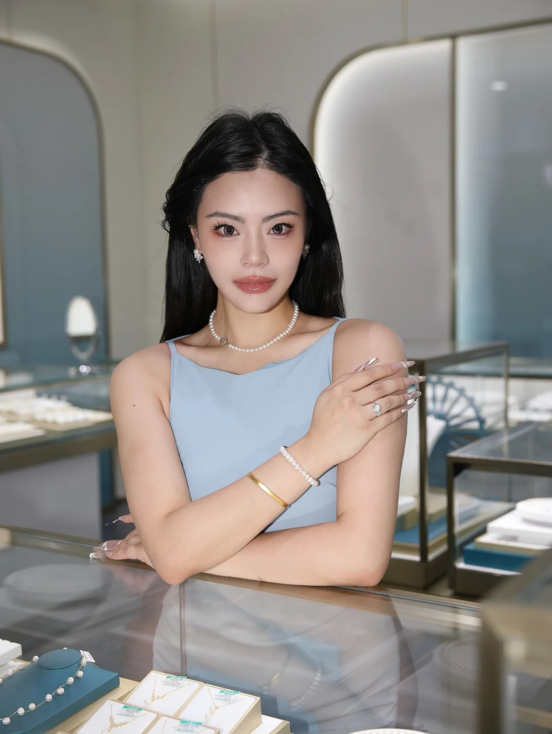 谁懂啊逛到一家会发光的珍珠店走不动道了！