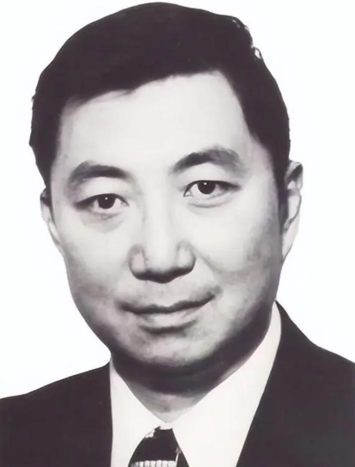 丁肇中，美籍华裔，诺贝尔奖获得者，却用中文怼美国，为中国赚外汇。

事情开始于“