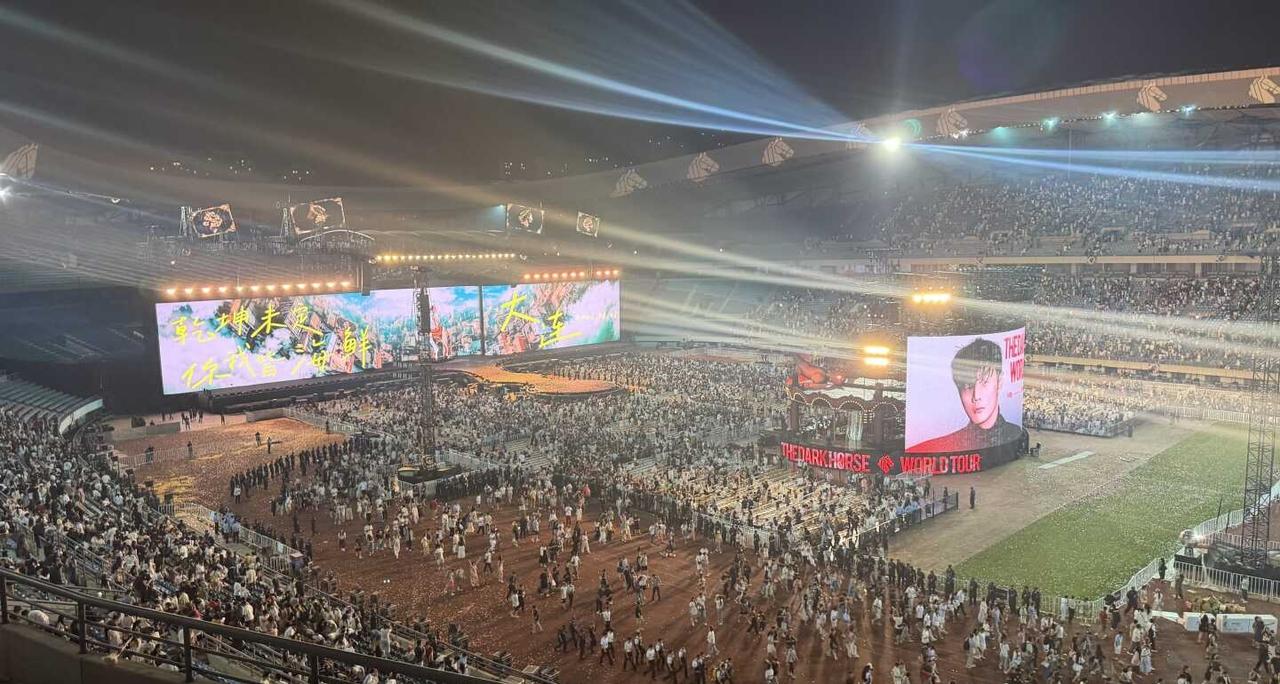 乾坤未定你我皆是黑马🎫
李荣浩我们下次见！李荣浩 李荣浩黑马 李荣浩大连 @李