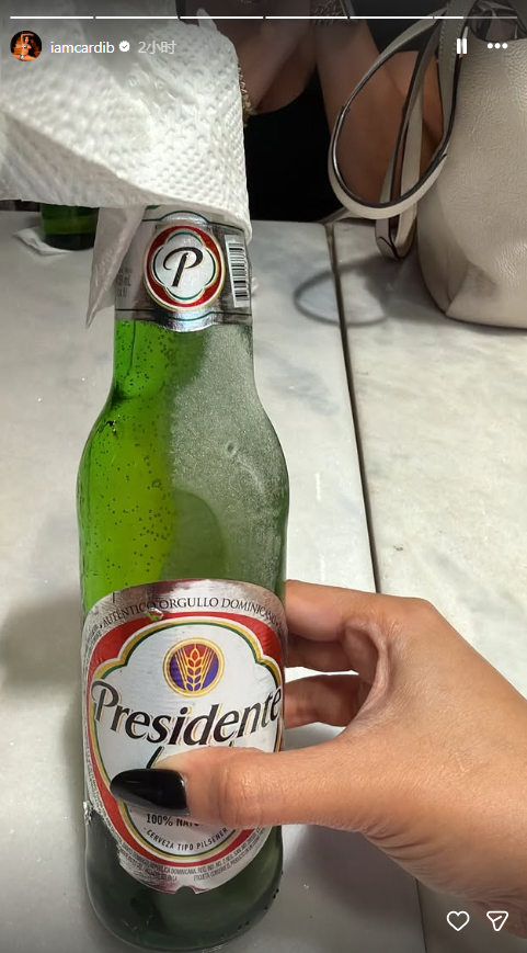 【🍾​​】Cardi B在喝啤酒：/CardiB ​​​