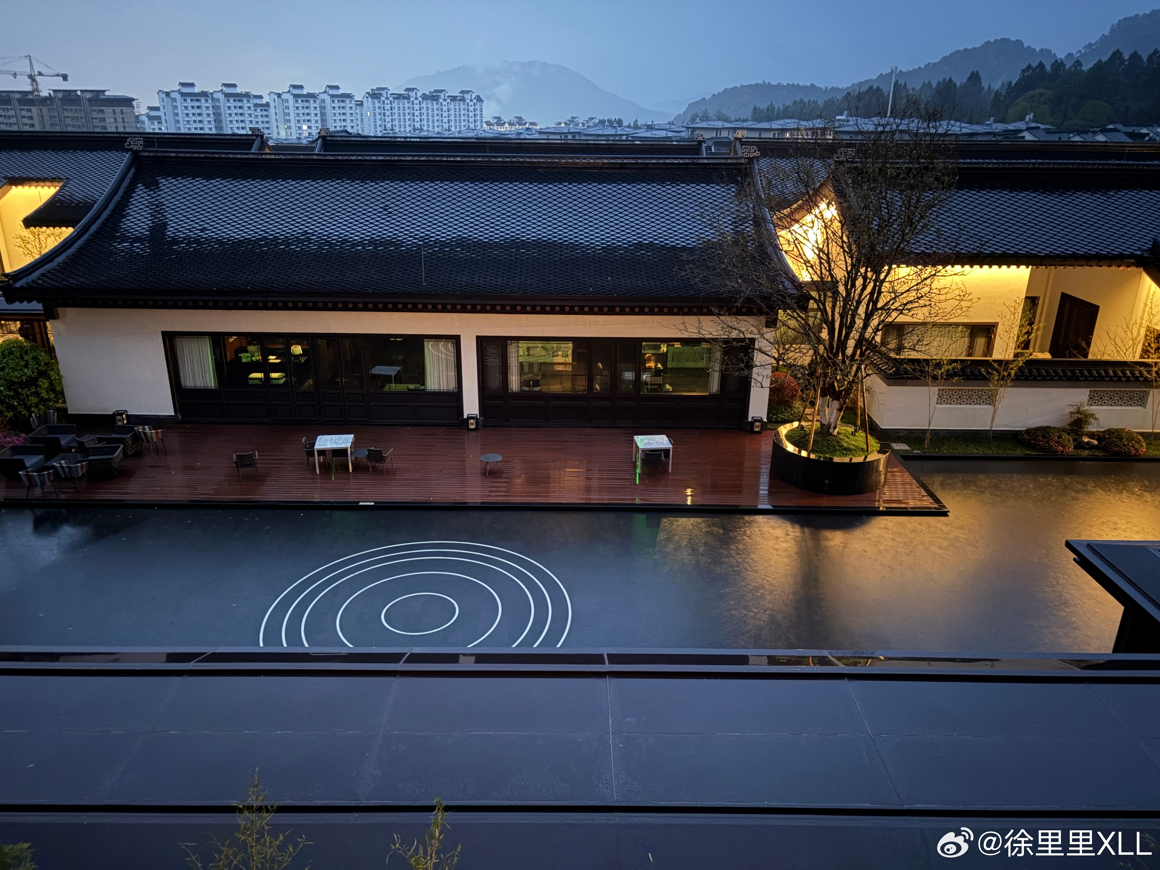 我一直都想认认真真的收藏一台国产车。好好对它，好好保养，一直收藏到白发苍苍，然后