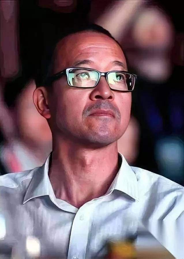 他真差半步？

三句话拆穿。兄弟情当股权，上市又骂钱脏，32年信还熬鸡汤，难怪董