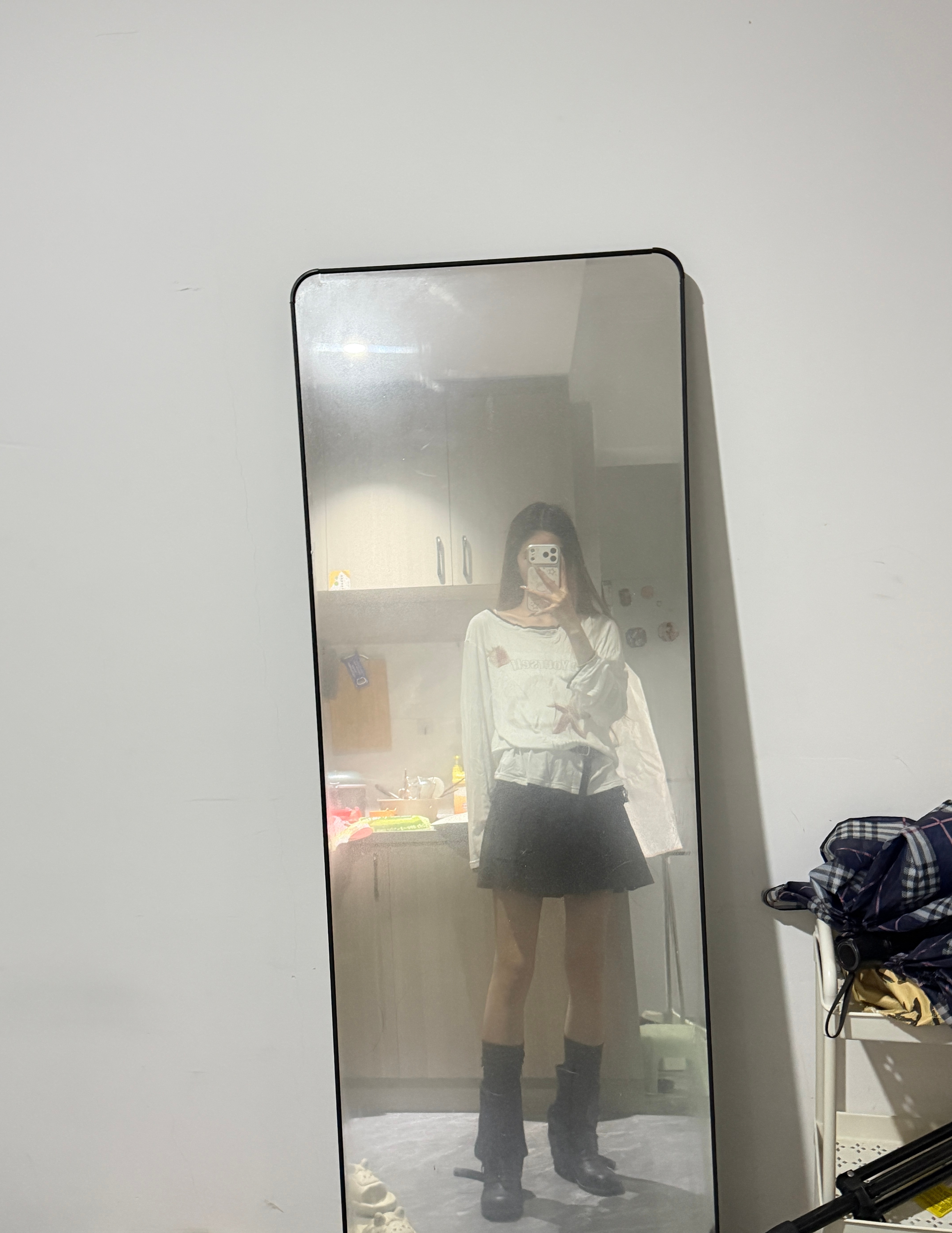 忽略我好久没擦的镜子 已经开始想国庆的ootd了 可太难了 ​​​