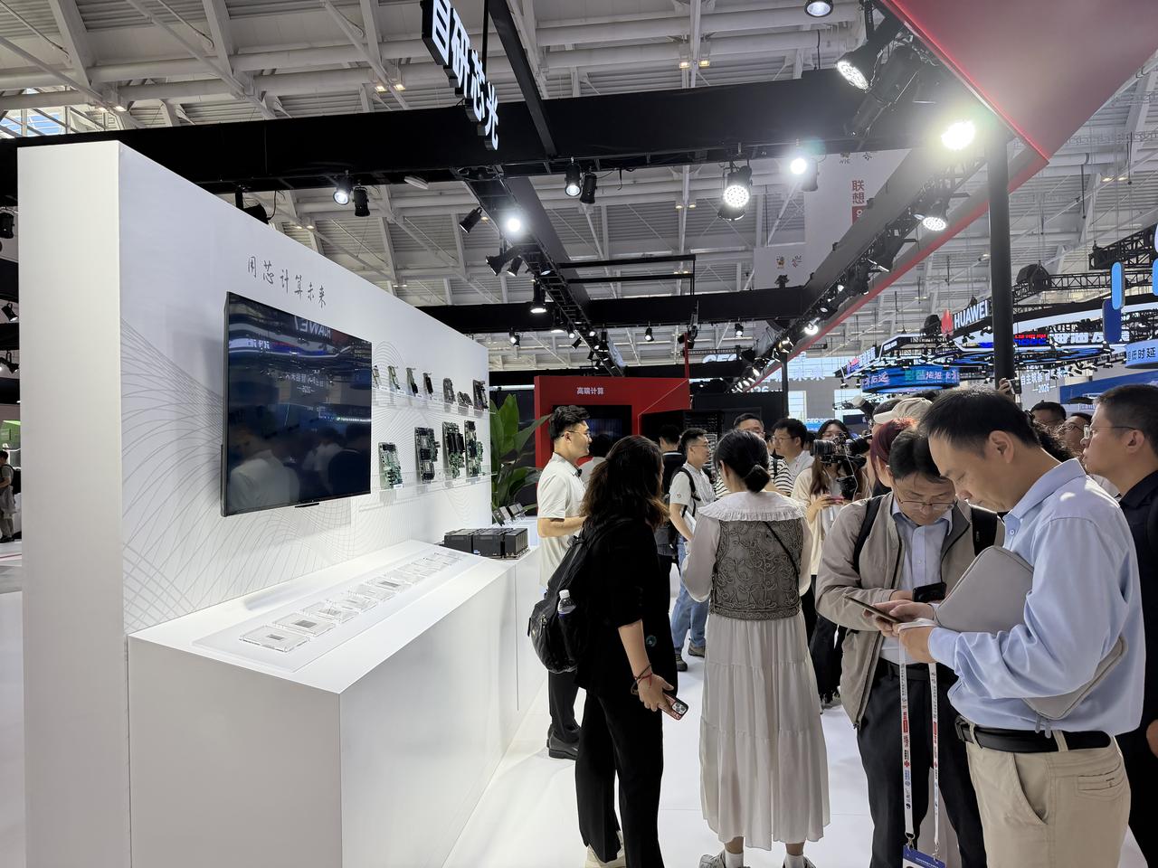 安全合规要“加钱”？智博会上海光这笔账我服了
做信创采购和安全运维的，最头疼什么