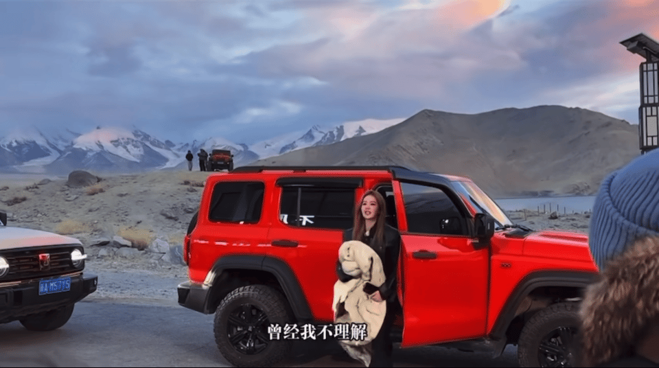 被美景美哭的人内心都是柔软的，就喜欢这样真性情的白鹿，真实美好