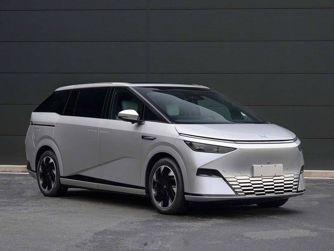 #小鹏X9# 申报图来了
这会不会是年轻态家庭用户的MPV，抛开传统MPV的造型