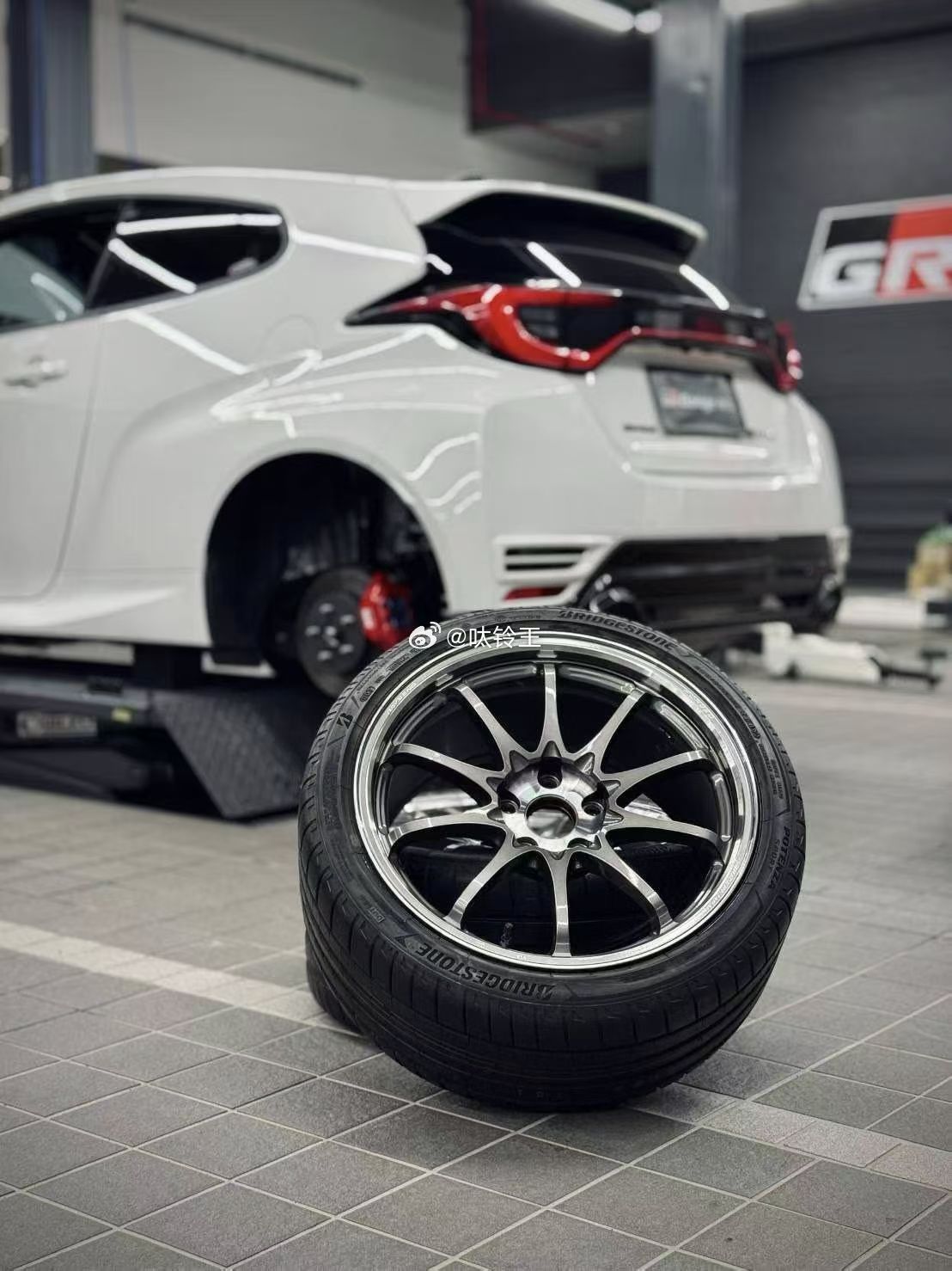 暴力鸭Yaris搭配Rays CE28N-Plus SL轮毂欢迎选购 