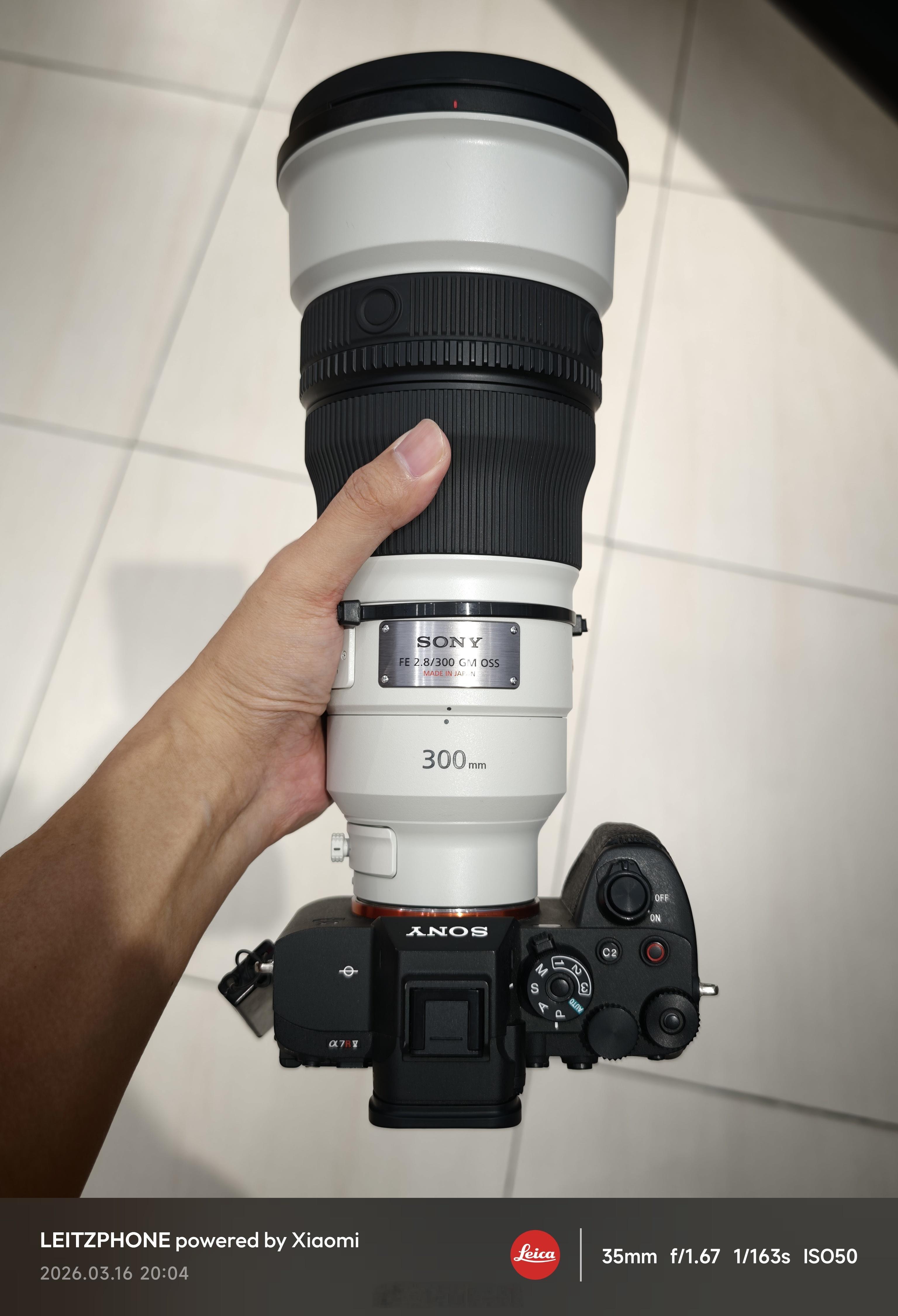 体验了下索尼300定，该怎么说呢，索尼的防抖太逆天了，我试了下1/10s快门居然