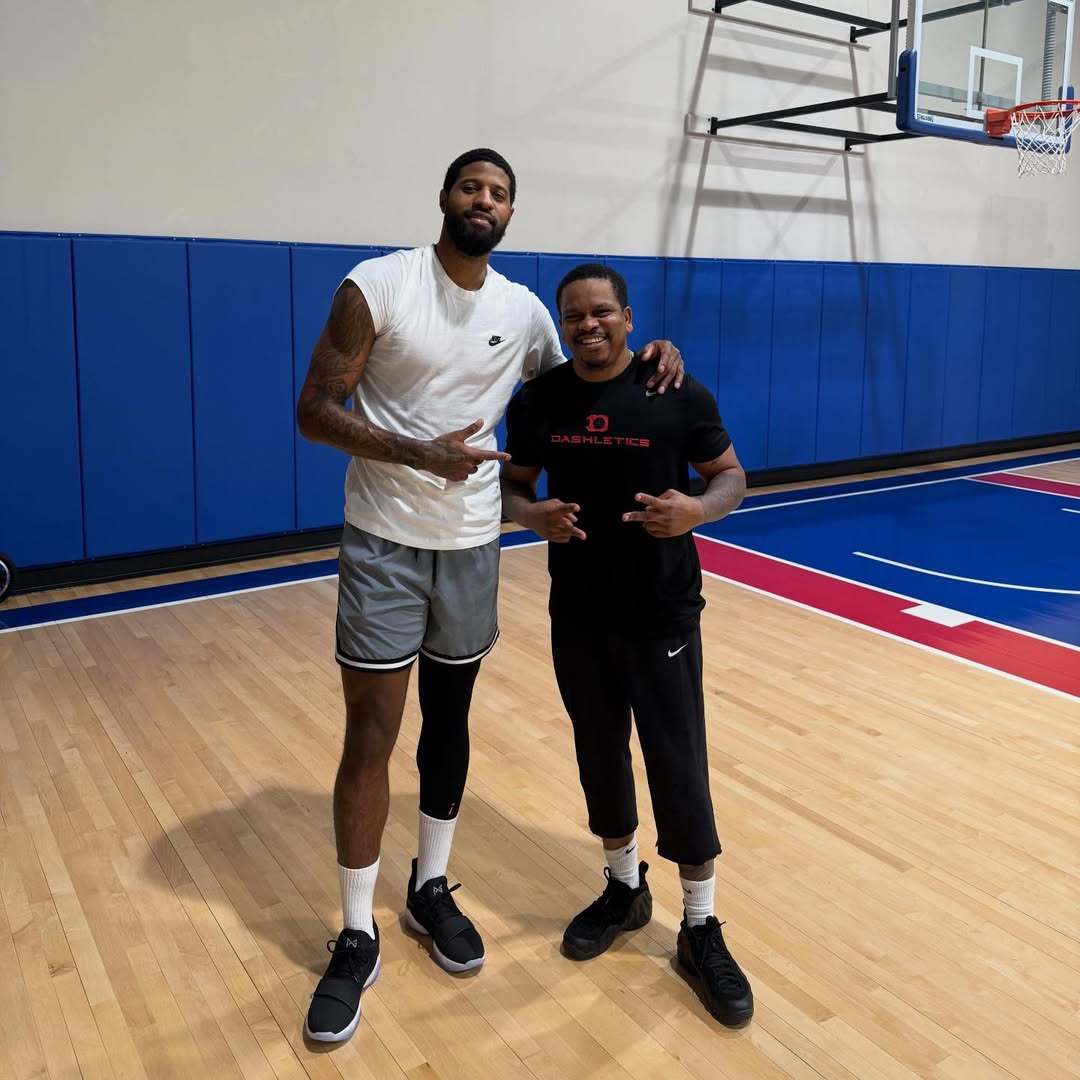 训练师Dashletics更新社媒动态，分享了两张与保罗·乔治的最新合照！费城7