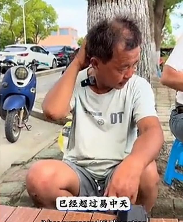 有网友问沈巍：“你的水平已经超过了易中天，真的假的？”
看沈巍如何清醒的、客观的