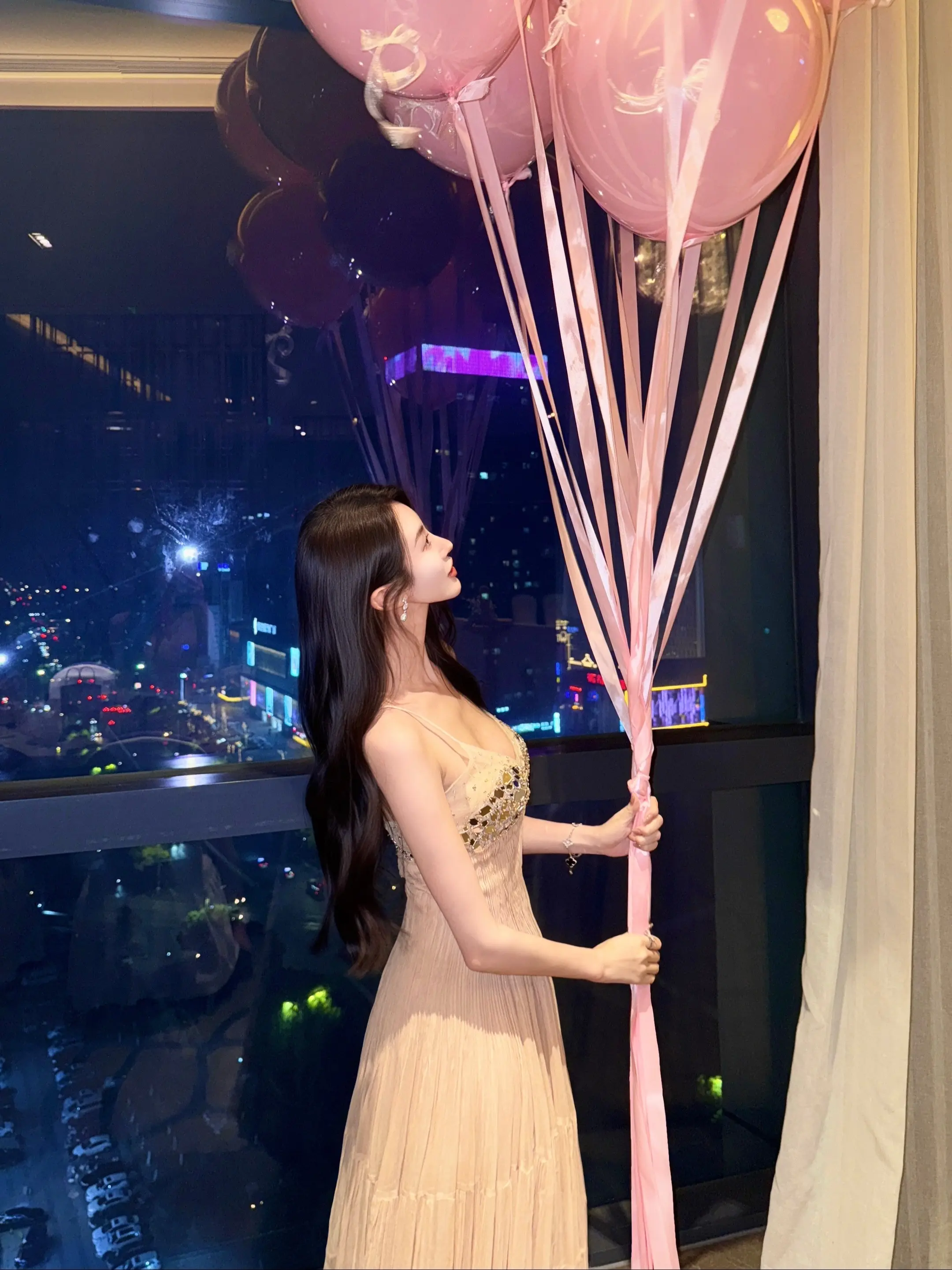 轻熟女。