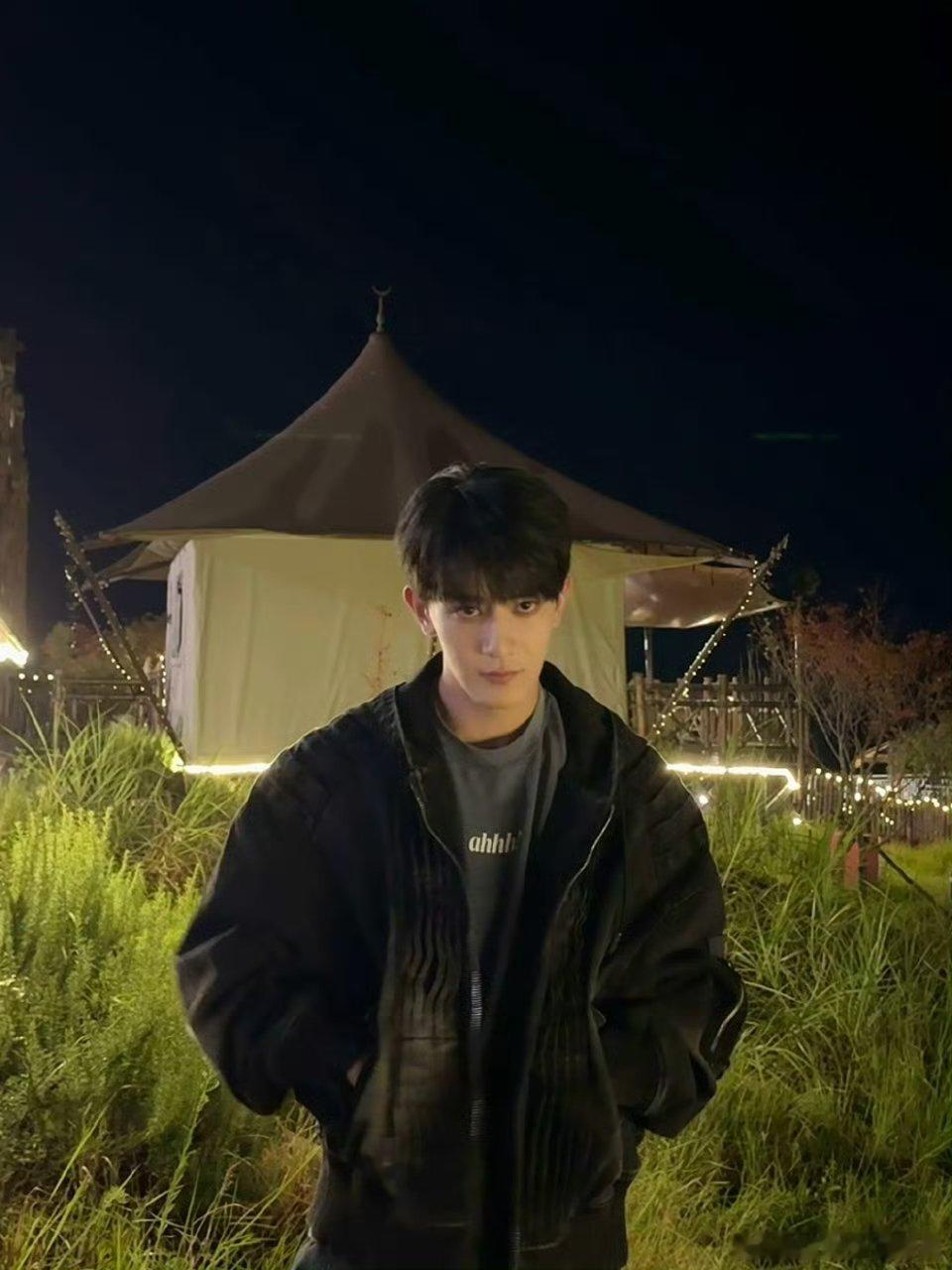 夏之光的脸型咋怪怪的，感觉不太流畅啊 ​​​