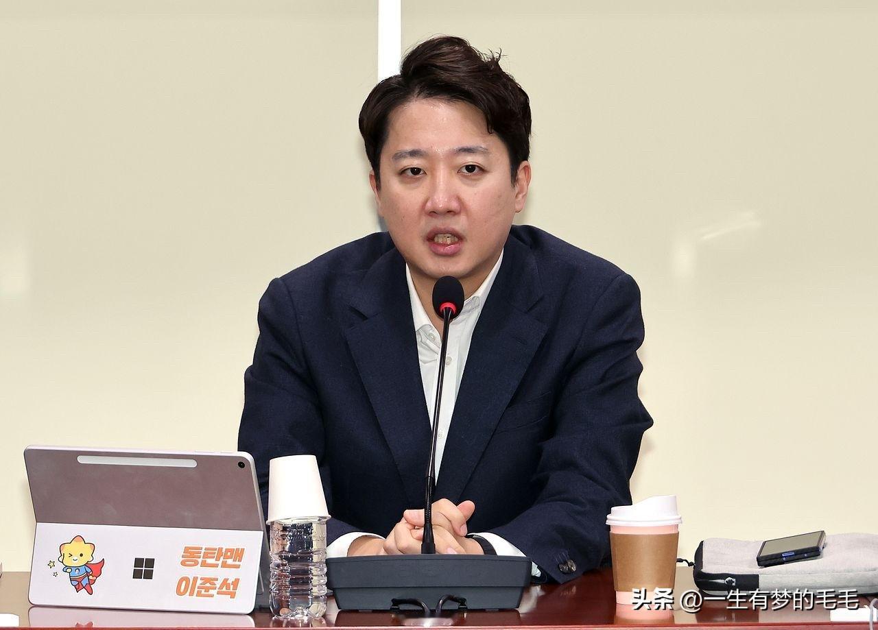 3日，韩国改革新党党首李俊锡出席国民力量党议员团体主办的保守派发展座谈会并发表演