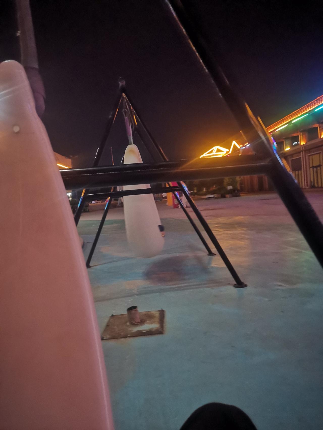 天若有情天亦老，人若无情寿命高！人生一定要修行。
    寂静的夜晚，一个人静静