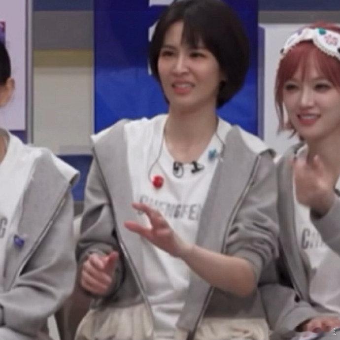 浪姐小考 集体丧失表情管理 看姐姐们跳舞直接笑得我面目全非，表情管理是什么早就抛