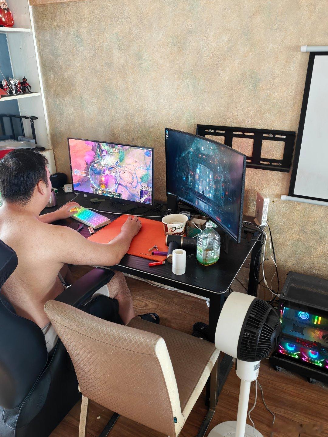 我都好多年没玩电脑游戏了 当年也是在寝室里通宵玩LOL 一手盲森跟亚索还有VN叼