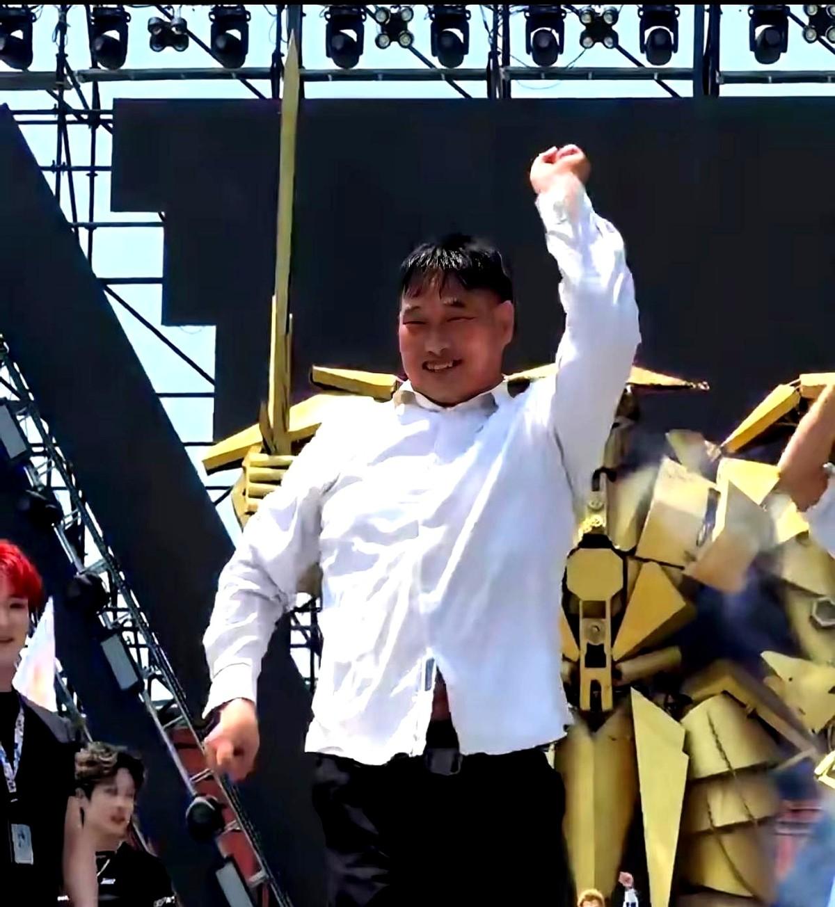 朱之文这次没有心软被白嫖！
主办方总觉得他好说话，演出结束还想让他多唱，可他这次