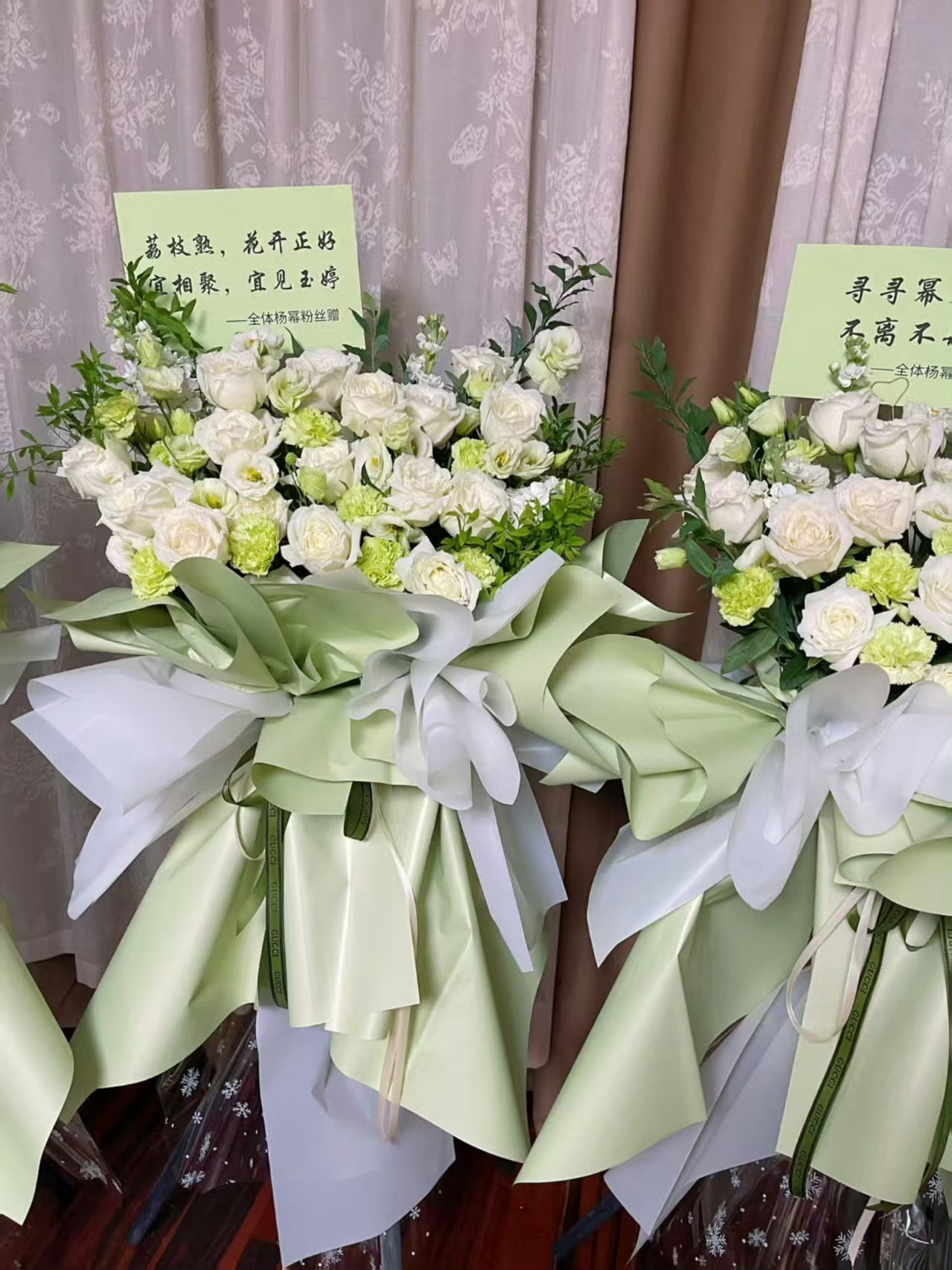 实不相瞒 有一张卡片上的字是约我写的[揣手]四舍五入杨幂看到了[揣手] ​​​