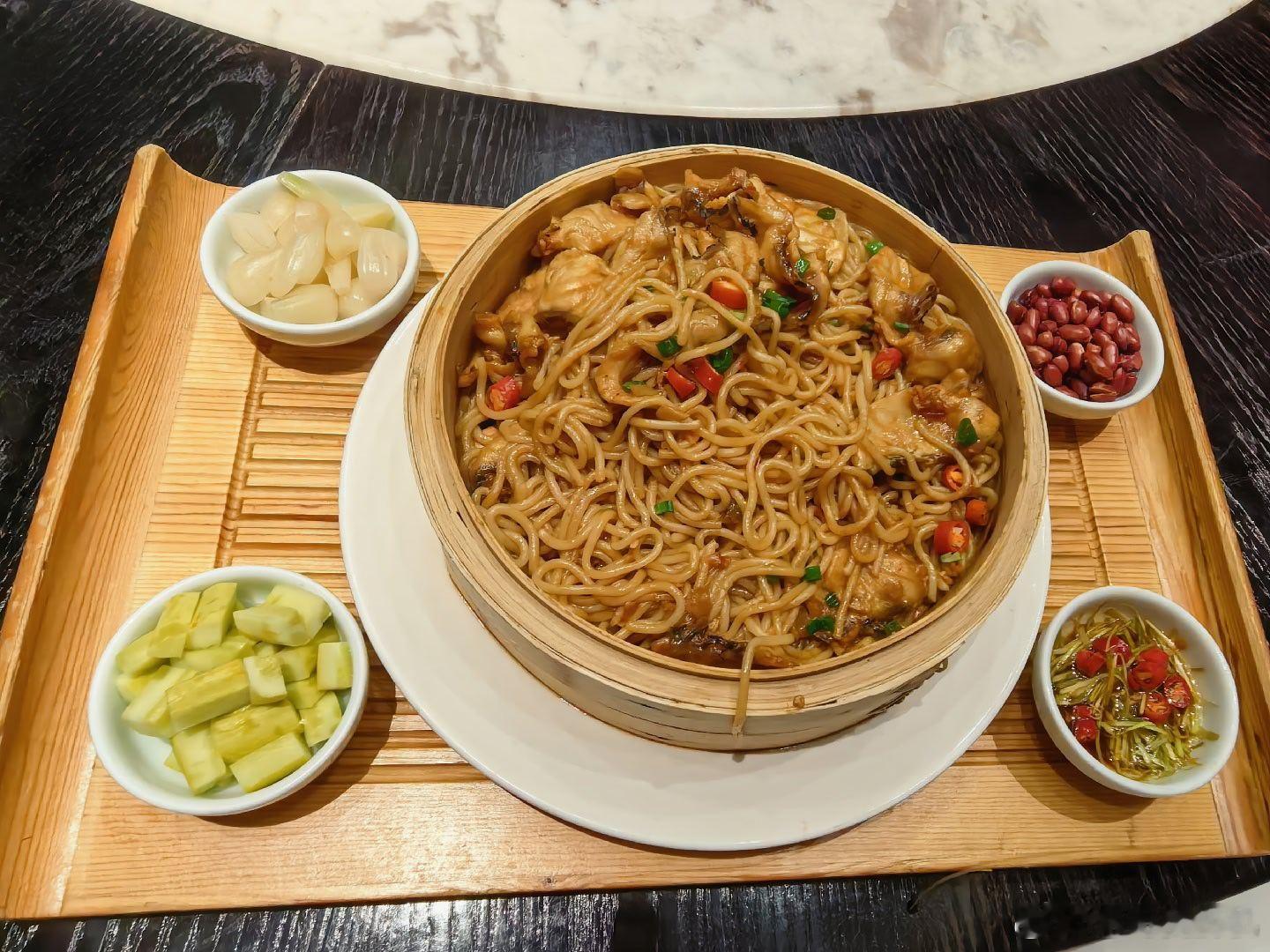 今天吃江西名面四星望月，据说是赣菜十大名菜之一，是赣南客家菜代表，原名“兴国粉笼